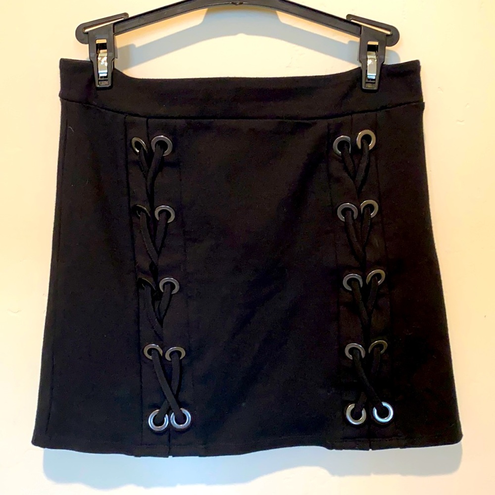 Black mini skirt. Great detail. M. Like new!
